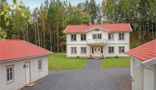 Five-Bedroom Holiday Home