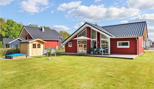 Three-Bedroom Holiday Home 