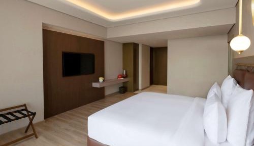 Premium King Suite with City View (Comp. Shuttle to World Trade Center)