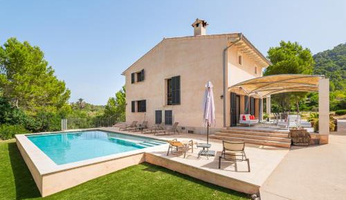 Villa with Garden View
