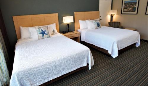 Deluxe Room, 2 Queen Beds, Balcony (Upper Floors)