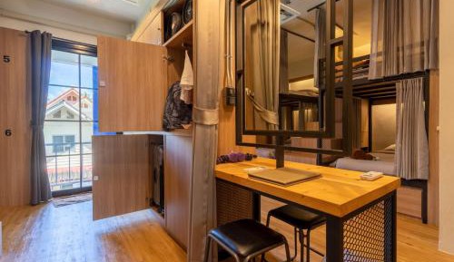 8-Bed Mixed Dormitory Room