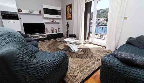 Three-Bedroom Apartment with Terrace and Sea View
