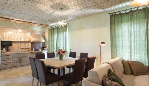 Three-Bedroom Deluxe Apartment