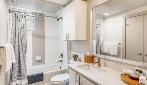 1 Bedroom Apt on East 6th St.