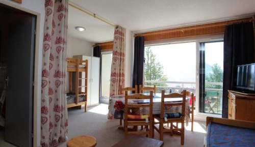 Apartment (6 Adults)