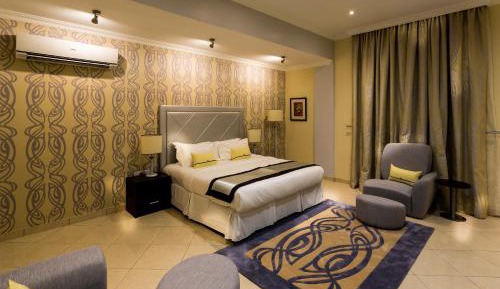 Deluxe Family Room