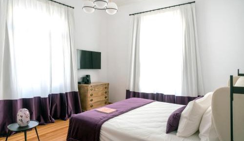 Signature Suite with Lycabettus View