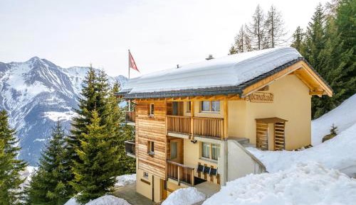 Apartment with Mountain View