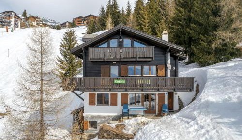 Apartment with Mountain View