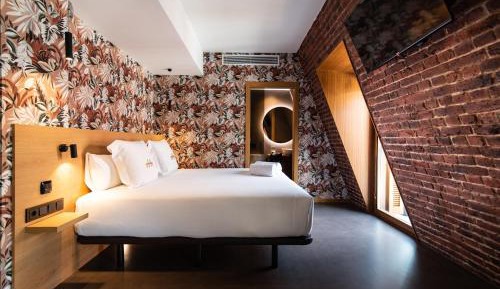 Deluxe Double or Twin Room with Balcony