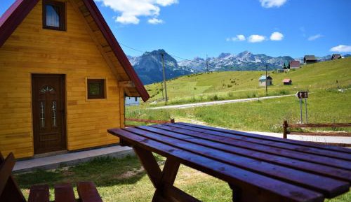 Apartment with Mountain View