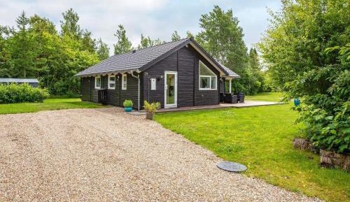 Three-Bedroom Holiday Home 