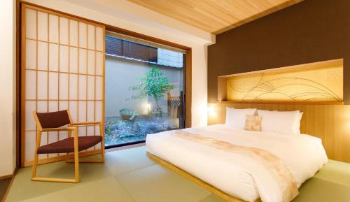 Queen Room with Garden View
