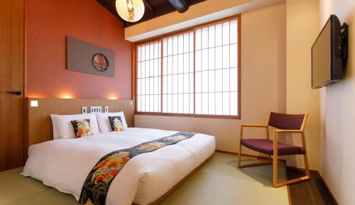 Deluxe Queen Room