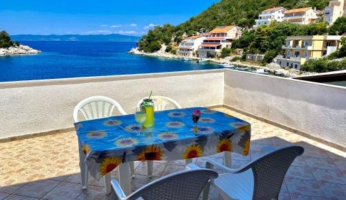 One-Bedroom Apartment with Sea View