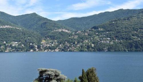 Apartment with Lake View
