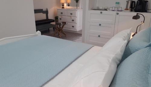 Deluxe Double Room (2 Adults + 1 Child)