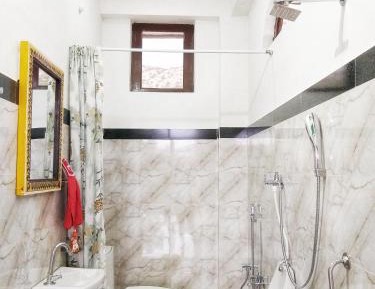 Deluxe Double Room (2 Adults + 1 Child)
