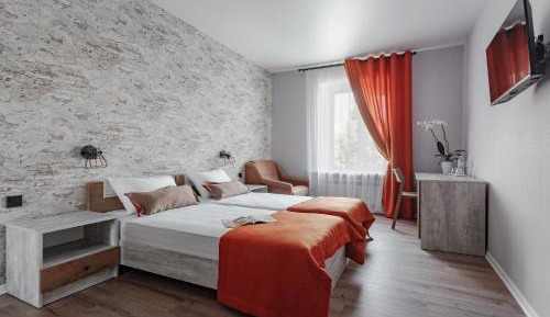 Deluxe Room (2 Adults + 1 Child)