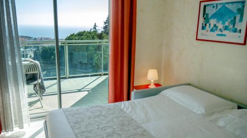 One-Bedroom Apartment with Sea View