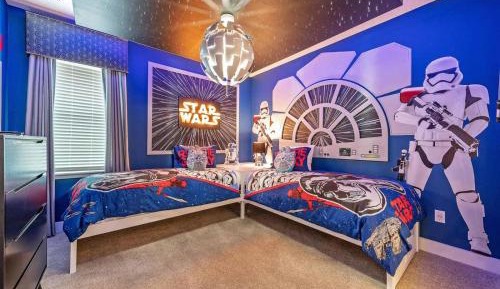 Eight-Bedroom Holiday Home