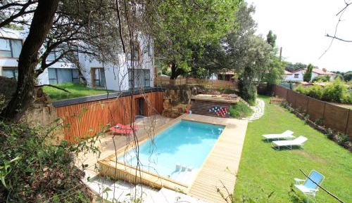 Apartment with Pool View 