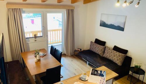 Apartment with Mountain View