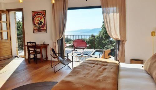  Deluxe Suite Sea View with private pool