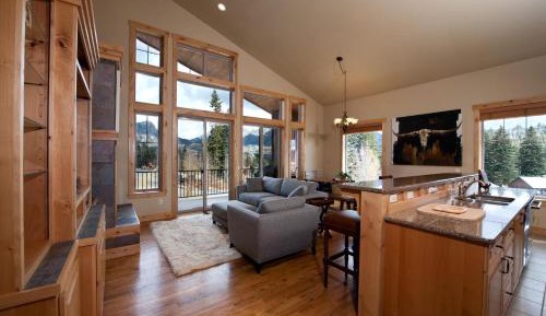 Three-Bedroom Holiday Home 