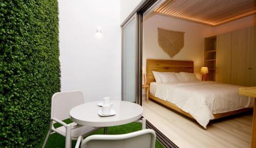 Apartment with Garden View