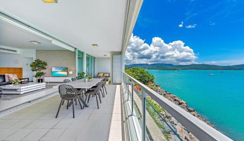 2 Bedroom 2 Bathroom Superior Waterfront Apartment