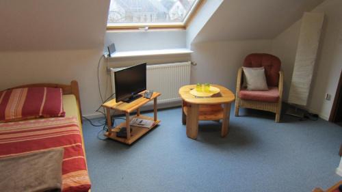 Single Room with Shared Toilet
