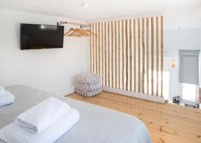 Deluxe Queen Suite