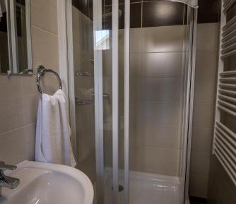 Double or Twin Room with Shower