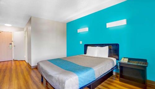 Queen Room - Non-Smoking