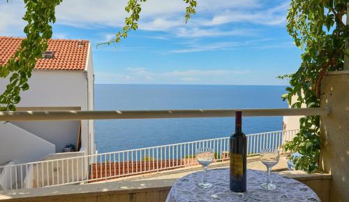 Studio Apartment with Sea View