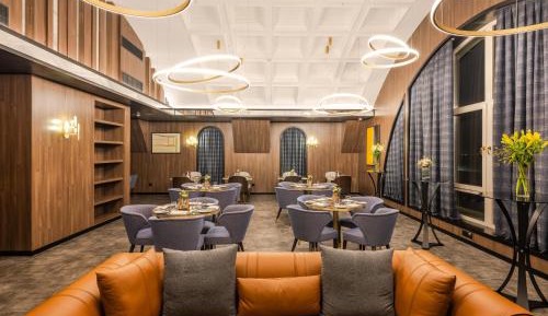 Classic King Room with Club Access