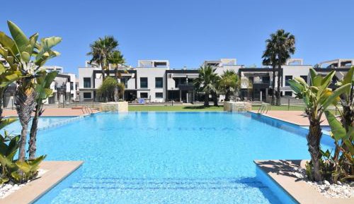 Apartment with Pool View 