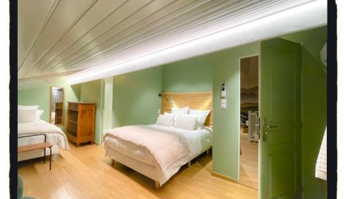 Deluxe Room (2 Adults + 1 Child)