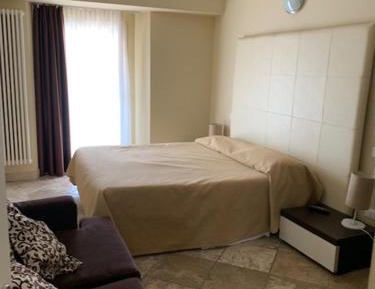 Apartment with Lake View