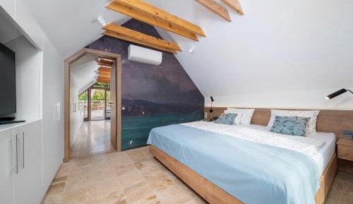 Apartment with Lake View