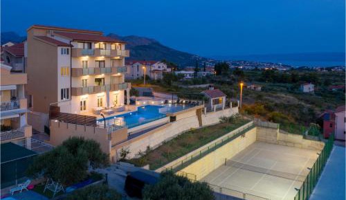 Nine-Bedroom Holiday Home