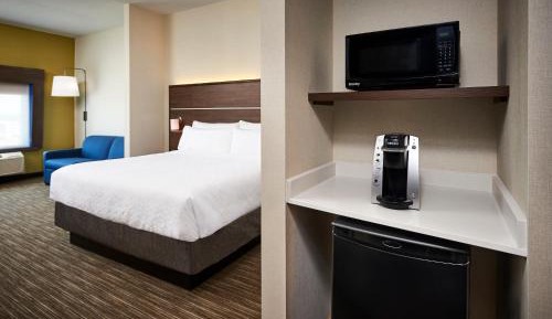 Standard King Room with Sofa Bed - Non-Smoking