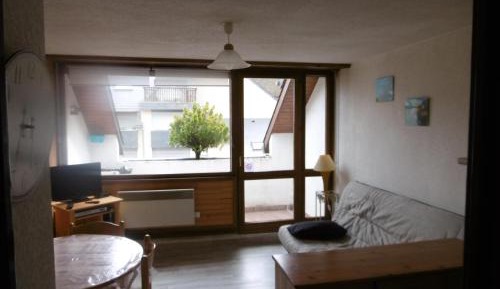 Apartment with Mountain View