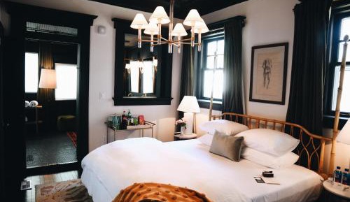Deluxe Queen Room