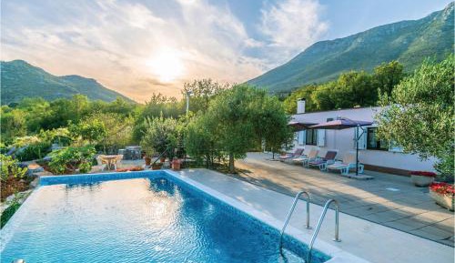 One-Bedroom Holiday Home