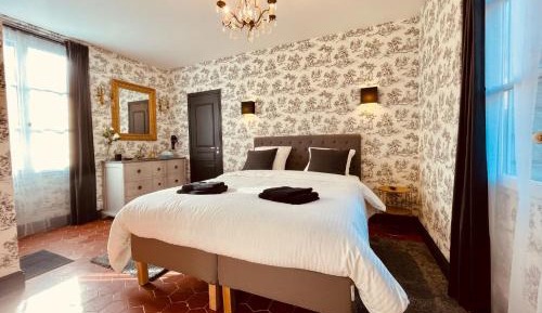 One-Bedroom Apartment with Garden View