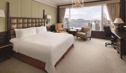 Island Shangri-La Deluxe Harbor View King Room