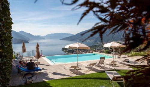 Two-Bedroom Apartment with Lake View